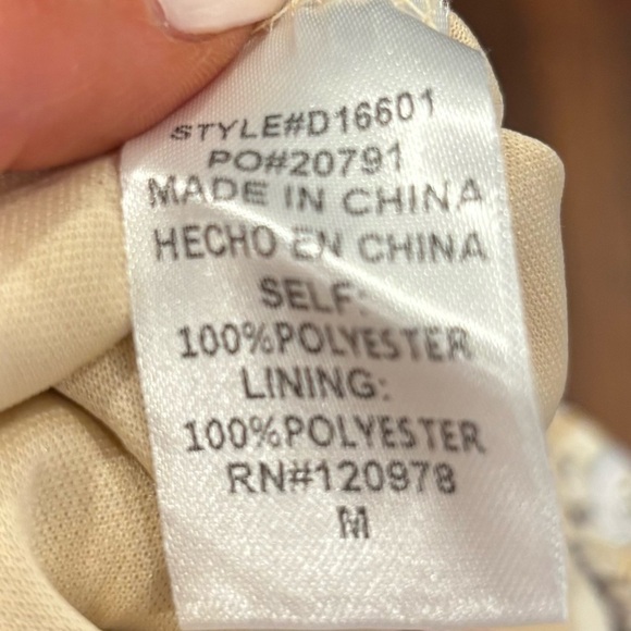 Entro NWT tasseled Paisley Dress Sz Medium Flutter Sleeve Ruffle - Picture 13 of 13